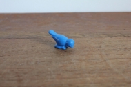 Playmobil blauw vogeltje vleugels dicht.