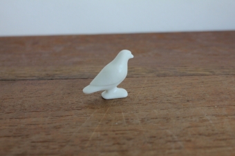 Playmobil witte duif vleugels dicht.