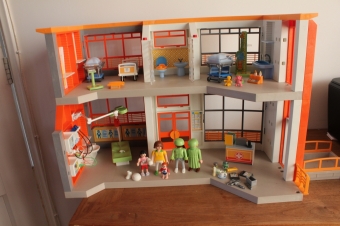 Playmobil kinderziekenhuis 6657.
