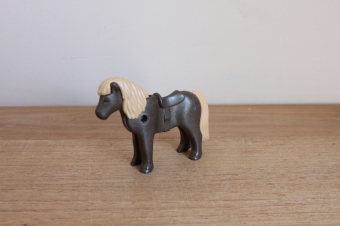 Playmobil pony donker bruin met lichte manen