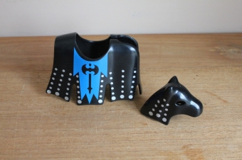 Playmobil zwart/blauw dek en hoofdkap voor paard