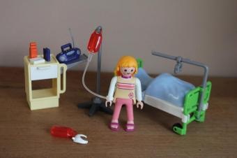 Playmobil vrouw in ziekenhuis bed 4405