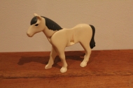 Playmobil creme kleurig paard met grijze manen.