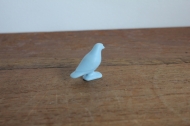Playmobil blauwe duif vleugels dicht.
