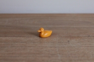 Playmobil klein donker geel pulletje