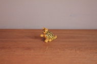 Playmobil baby luipaard zittend.