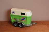 Playmobil paarden trailer.